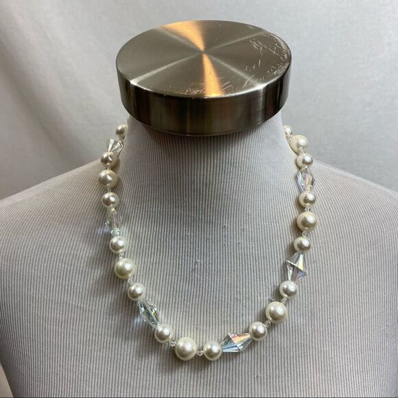 New Without Tags Faux Pearl and Crystal Necklace - Picture 4 of 9